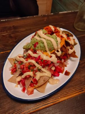Exquisite riquísimo nachos at Monchito in Barcelona