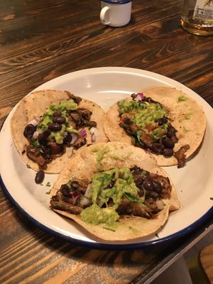 Tacos con base de setas, frijoles y guacamole at Monchito in Barcelona