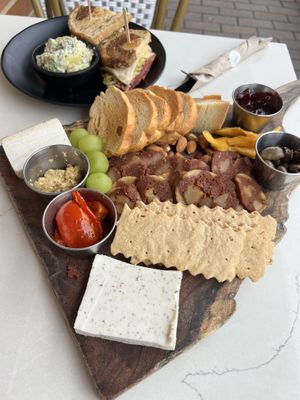 Sample platter with smoked Gouda, havarti dill, and aged cheddar with breads and spreads   at Rebel Cheese in Austin