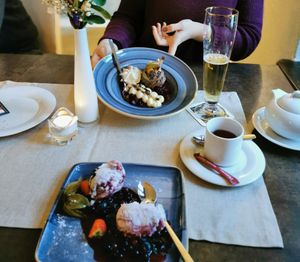 Desserts: ⬆️Schokomousse non-vegan ⬇️ Blaubeer-Kokoseis vegan at Gasthaus & Pension Alter Hafen in Zehdenick