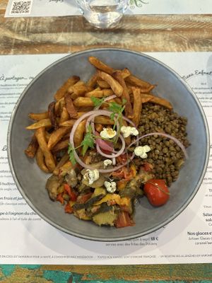 Lentil „Dal“ with roasted Legumes and Fries  at La Salicorne in Le Mont-saint-michel