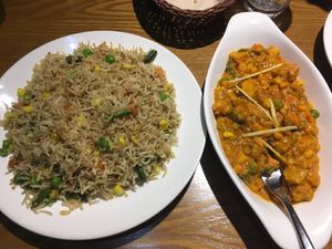 Mixed vegetable rice and vegetable curry at Hello India - Okpo in Geoje