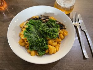 Mac’n’cheaze with Kale and Truffled Mushrooms. Relish at Vegivores in Reading