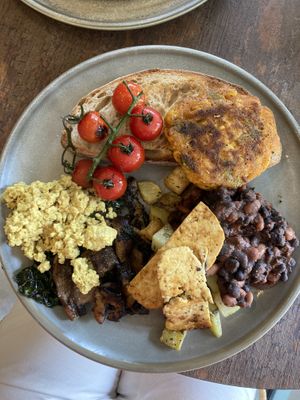 English-style breakfast: delicious and big portion  at Vegivores in Reading