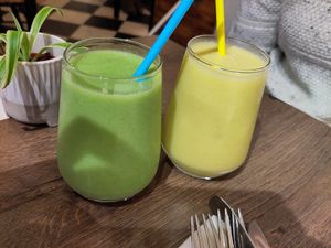 Green and yellow smoothies at Vegivores in Reading