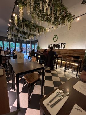 24 May 2025 interior at Vegivores in Reading