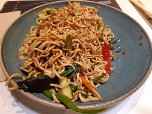 Veggie yakisoba at UDON in Zaragoza
