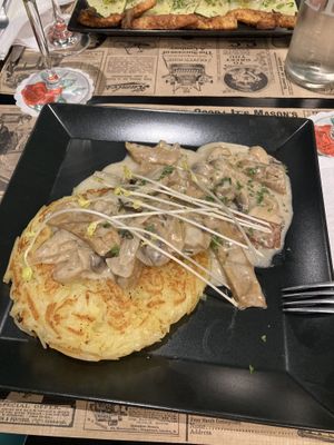 Rösti mit Zürcher Geschnetzeltes at Verde in Basel