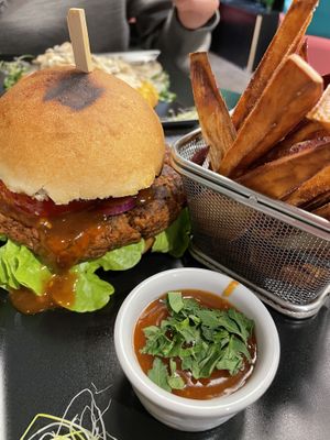 Hausgemachter verde burger at Verde in Basel