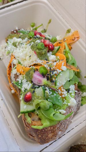 Green tartine at nusa in Digne-les-bains