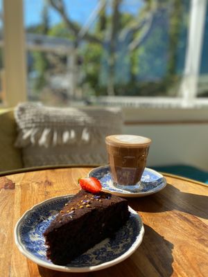 Vegan chocolate cake & mocaccino  at nusa in Digne-les-bains