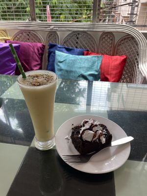 Vegan chocolate cake and vegan smoothie  at Aum Cafe in Varanasi