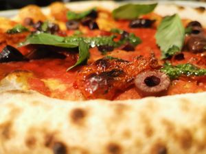 Olive, Sundried Tomato and Pumpkin Seed Pesto pizza V+ at Shilling Brewing Company in Glasgow