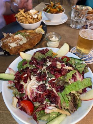 vegan Salad Meal classic (11.00€, 10/2023) with sunflower seeds and dried canberries     at HeimWerk Altstadt in Dusseldorf
