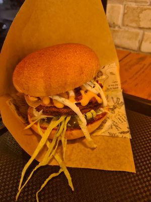 Burger at Meet The Veganz in Beirut