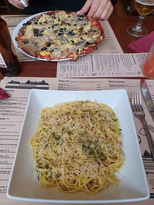 Overly salty carbonara and pizza at Sora Lella Roman Vegan Restaurant in Edinburgh