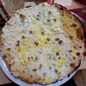 Carbonara pizza at Sora Lella Roman Vegan Restaurant in Edinburgh
