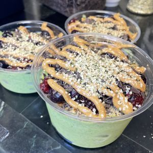 Spring green smoothie bowl at Pomona Raw Fusion - Juice Bar in Bouctouche