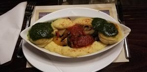 Gratiniertes Erdäpfelpüree (mit Letscho Gemüse) at Marchfelderhof in Deutsch-wagram