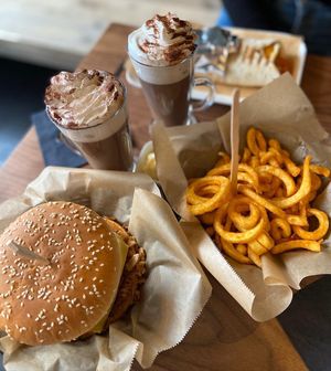 Beev burger, twister fries and a hot chocolat at Freaking Vegan in Haarlem