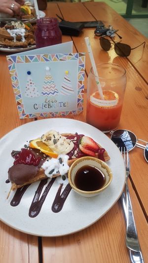 Breakfast waffles 🤤 at Barefoot Eatery in Christchurch