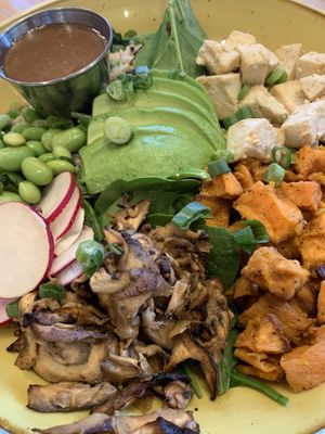 Bol salade boruto   at Colibri in Quebec