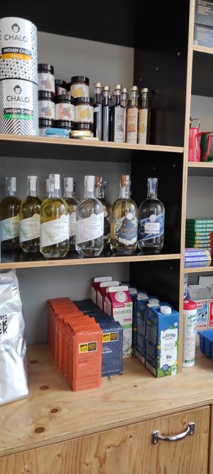 Verkaufsregal at Espresso Zack Zack in Leipzig