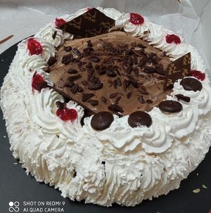 Pastís vegà de xocolata i nata….brutal!! (Per encàrrec)  at Marques in Lleida