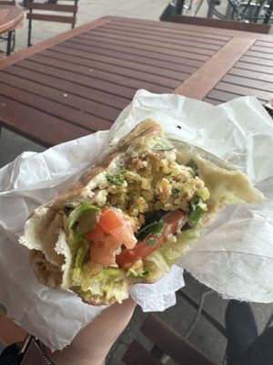 Außen kross, gutes Verhältnis von Füllung und Teig. Macht satt!  at Dat Frittebüdche in Aachen