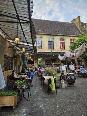 The courtyard shared by a few restaurants. at La Chèvre et Le Chou in Sarlat-la-caneda