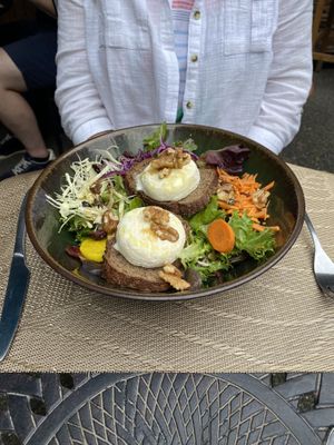 warm goats cheese salad (vegetarian)  at La Chèvre et Le Chou in Sarlat-la-caneda