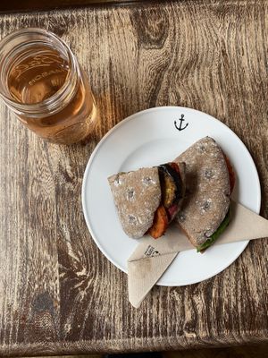 …mit Rhabarbersaft  at heimathafen Wiesbaden in Wiesbaden