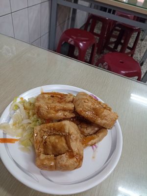 The stinky tofu (looking forward to trying more of these) at XuěHuā SùShí 雪花素食 in Puli