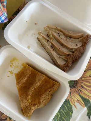 Torta pere e lavanda e torta mandarino e carote (eravamo impazienti di assaggiarle)  at Pomo D'oro in Finale Ligure