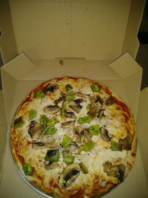 Vegan pizza at Yes It's Fresh in Cleveland