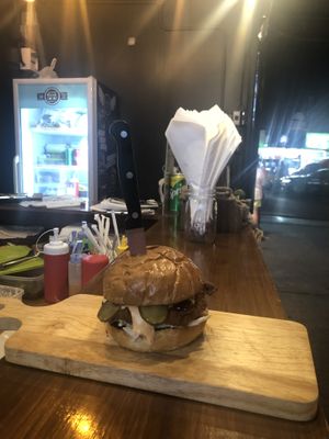 Hot chick   at Bootlegger in Phuket