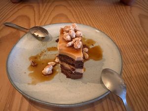 Snickers vegan dessert at Three Little Birds in Sagres