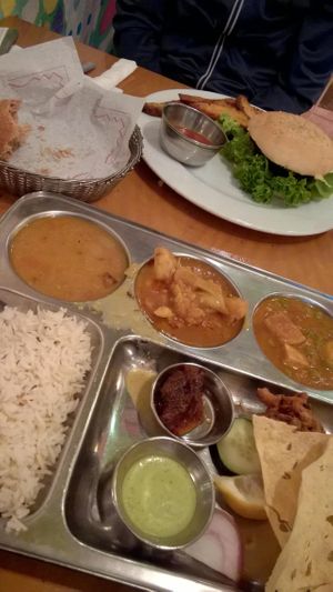 Thali and Greek burger at Juicy Jones - Hospital in Barcelona