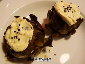 Roasted artichokes with alioli sauce at Juicy Jones - Hospital in Barcelona