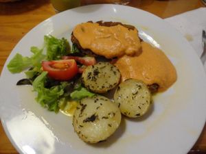 Seitan cutlets with potatoes at Juicy Jones - Hospital in Barcelona