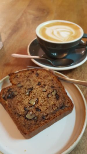 Banana bread and latte at Blackbird in Valencia