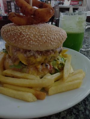 Hambúrguer at Taberna 32 in Porto Alegre