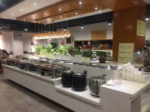  Nicely laid out buffet  at Miao Ji Xiang Vegan Buffet in Qingdao