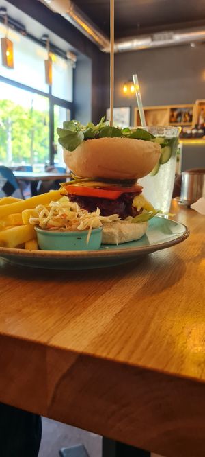 Burger 🍔 at Zjesc in Warsaw