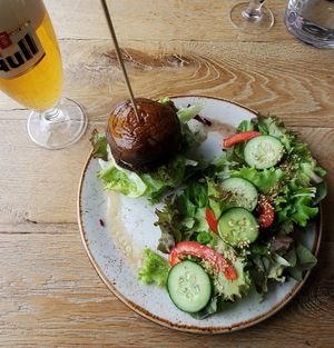 Portobello burger and an alcohol-free Gull! Perfection! at Farmer's Bistro in Fludir