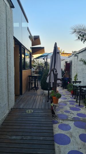 Entrada al local at Violeta in Santiago