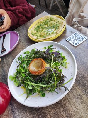 Entrada de alcachofas at Violeta in Santiago