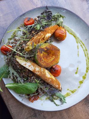 Quinoa con tomates gratinadas y palta at Violeta in Santiago