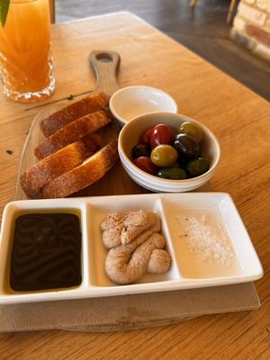 Warm olives with hummus   at Kawul in Pokolbin