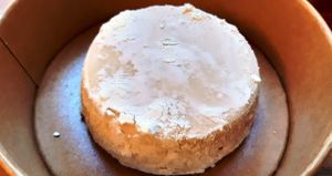 'Fluweeltje': zacht rond vegan kaasje at Change All Vegan - Food Truck in Lier